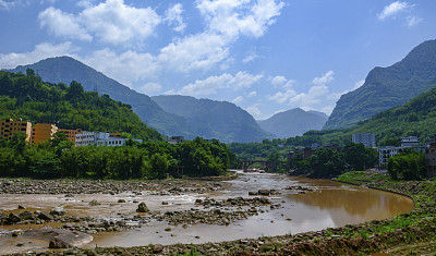 赤水石堡乡场的河道整治